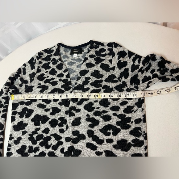 Grey & Black Leopard Print Long Cardigan - Great For Winter - Picture 6 of 12